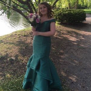 Green Off the Shoulder Jovani Mermaid Prom Dress (Size 6/8, petite)